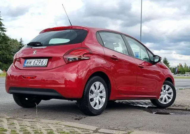 PEUGEOT 208 