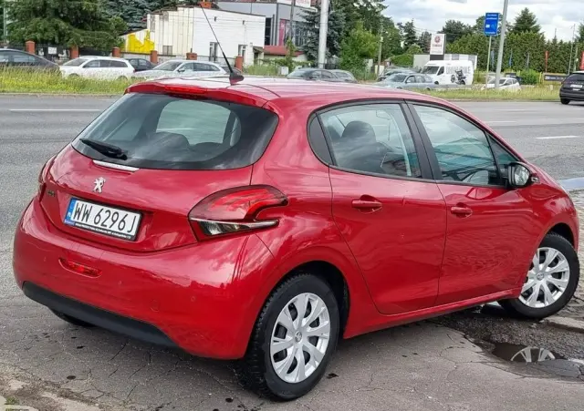 PEUGEOT 208 