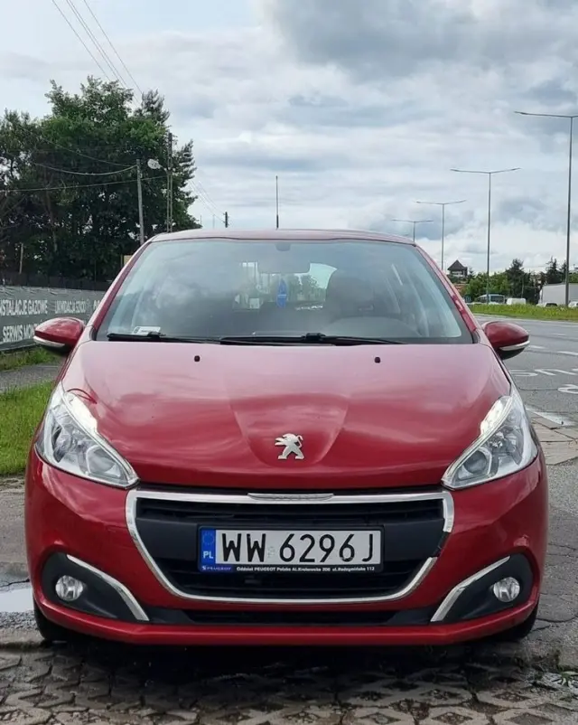 PEUGEOT 208 
