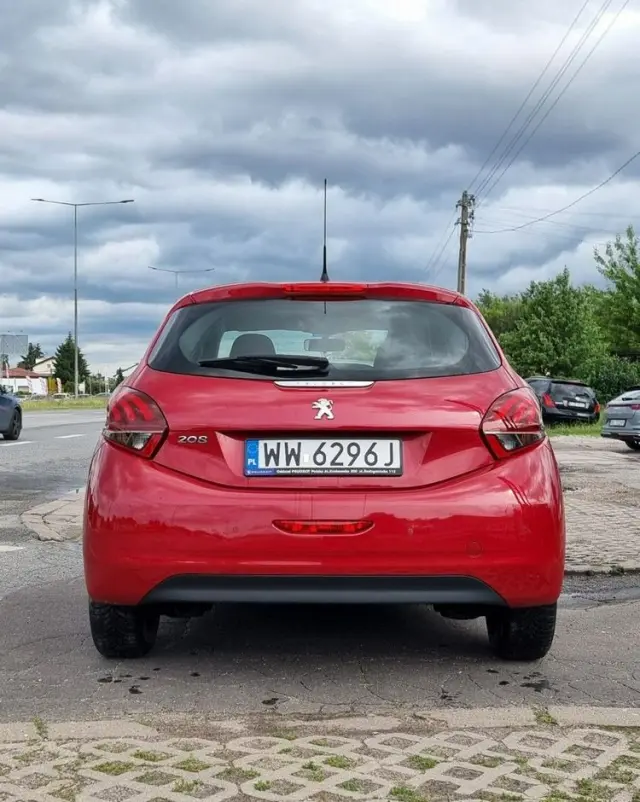 PEUGEOT 208 