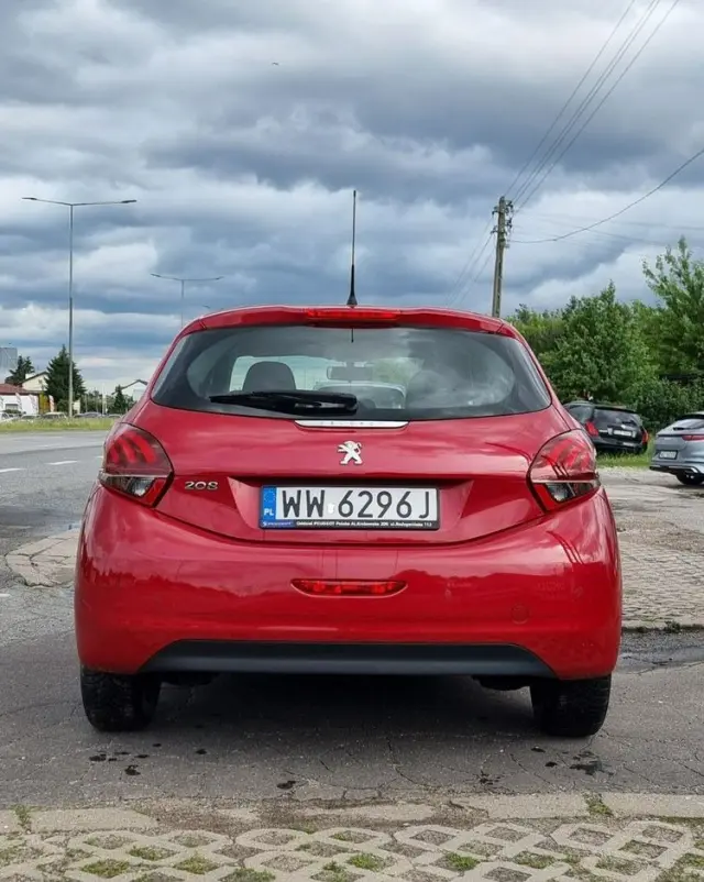 PEUGEOT 208 