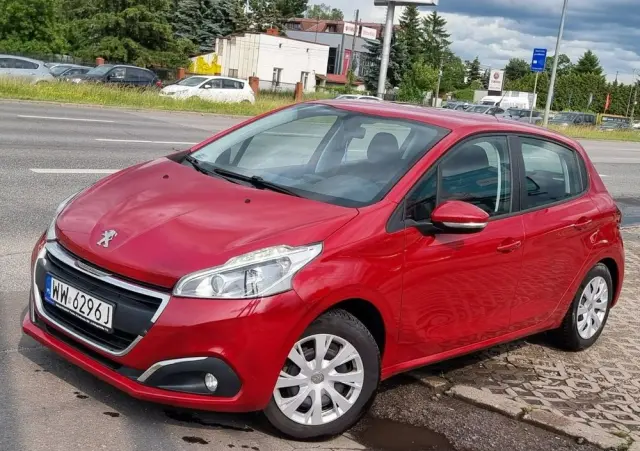 PEUGEOT 208 