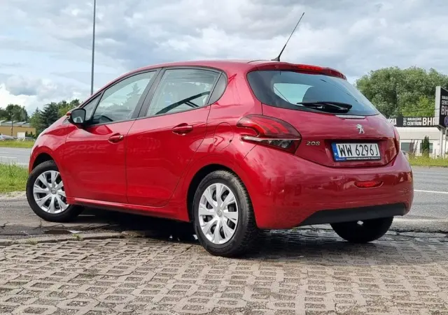 PEUGEOT 208 