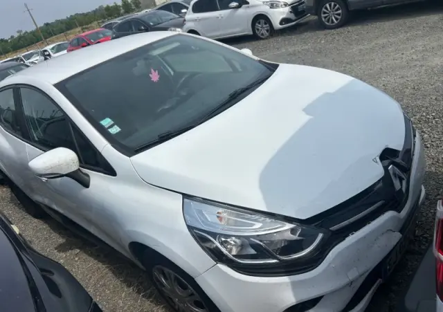 RENAULT Clio 
