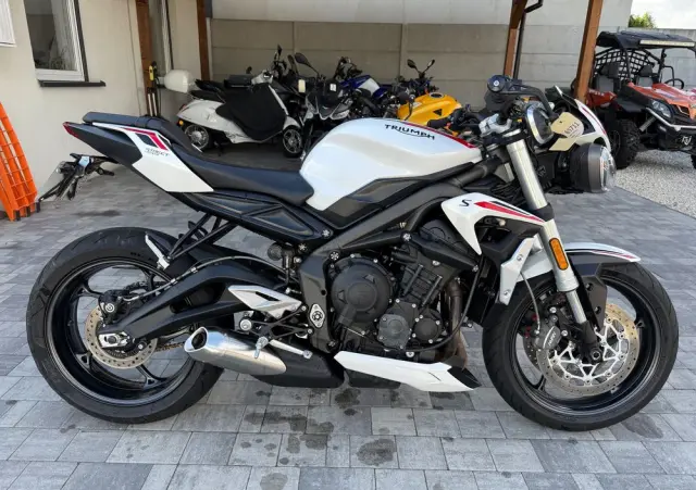 TRIUMPH Street Triple 