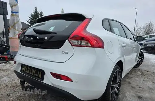 VOLVO V40 