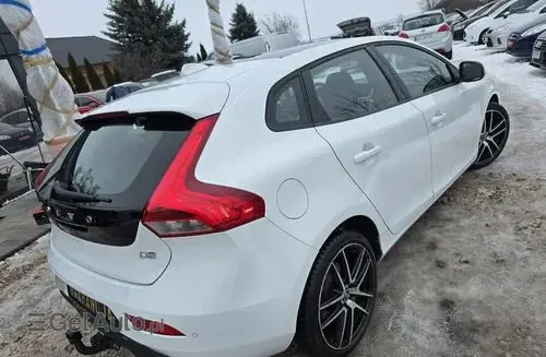 VOLVO V40 