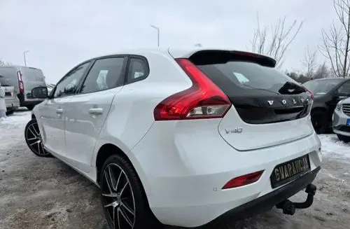 VOLVO V40 
