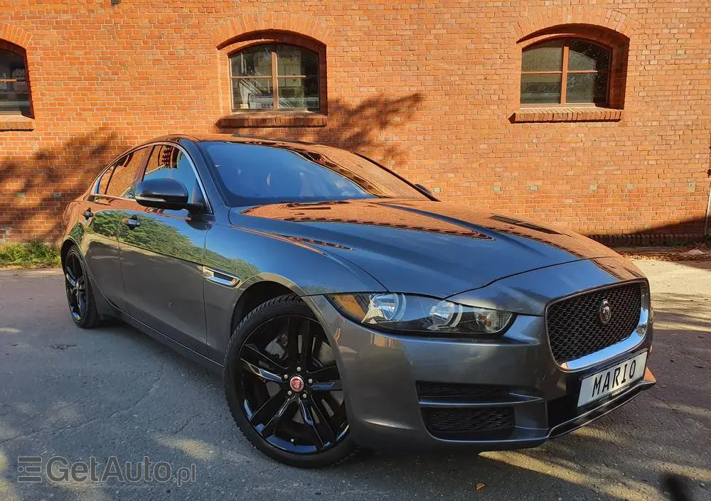 JAGUAR XE 