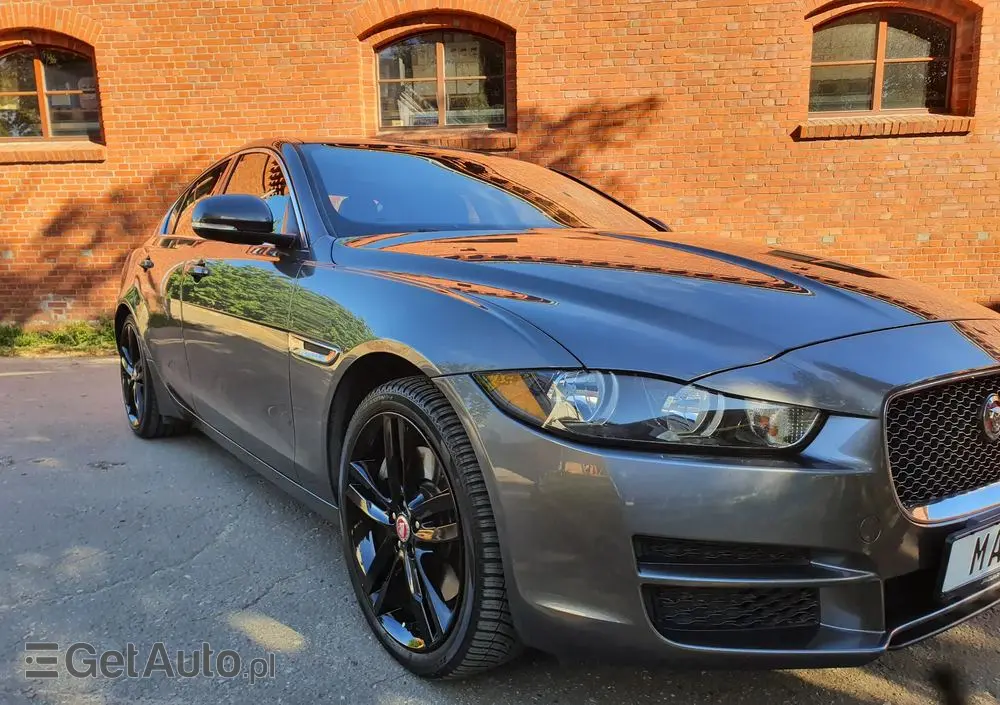 JAGUAR XE 