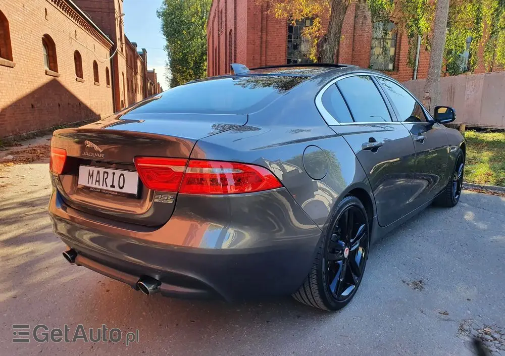 JAGUAR XE 
