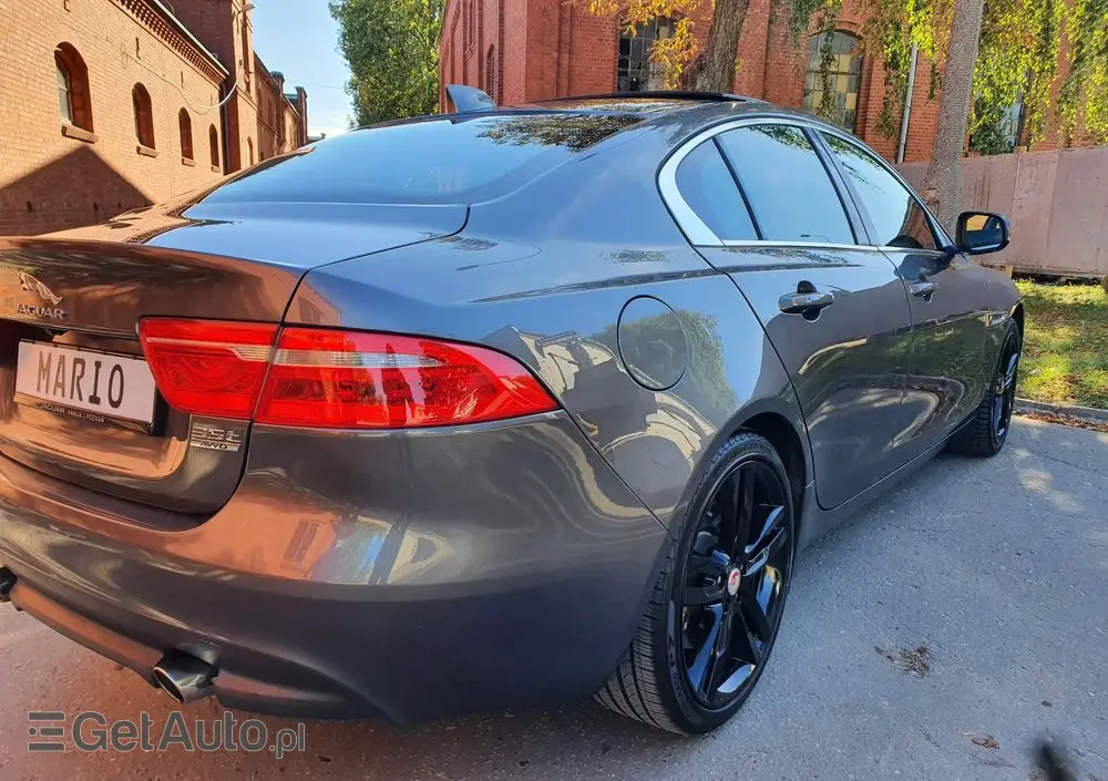 JAGUAR XE 
