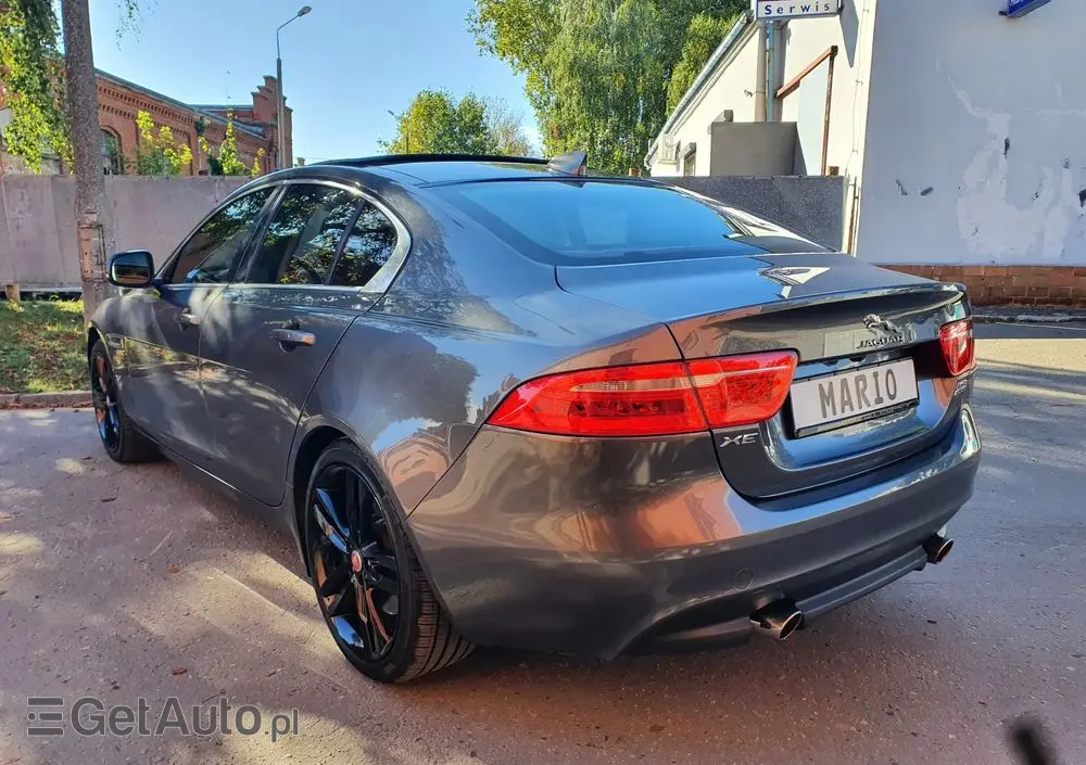 JAGUAR XE 