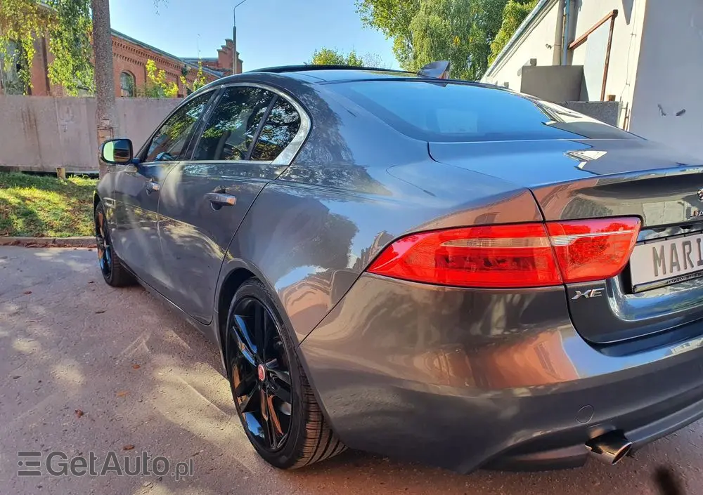 JAGUAR XE 