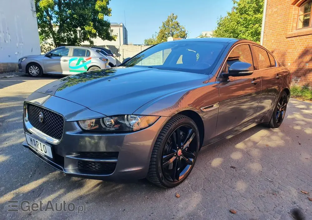 JAGUAR XE 