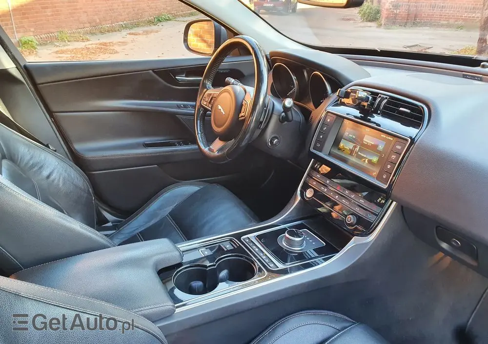 JAGUAR XE 