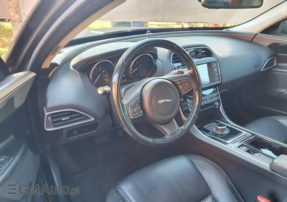 JAGUAR XE 