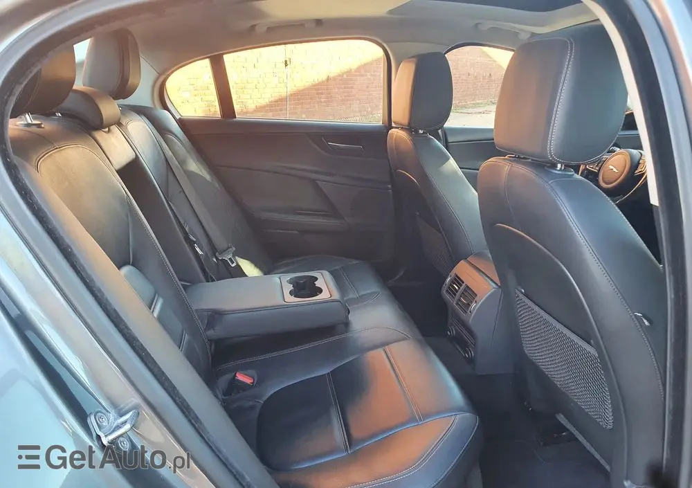 JAGUAR XE 