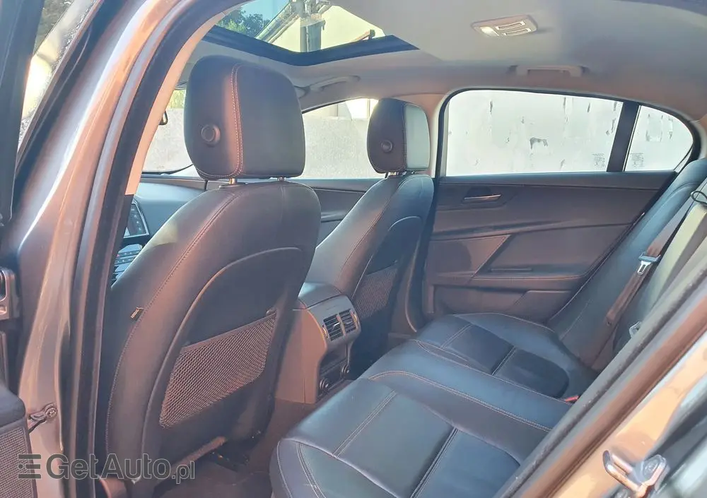 JAGUAR XE 
