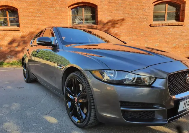 JAGUAR XE 