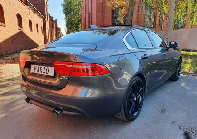JAGUAR XE 