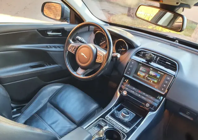 JAGUAR XE 