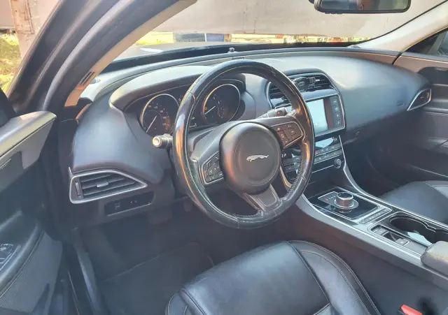 JAGUAR XE 