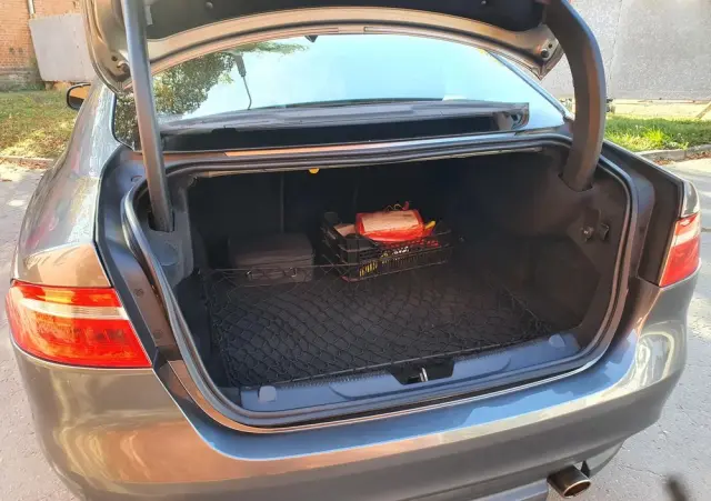 JAGUAR XE 