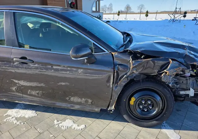 TOYOTA Camry 2.5 Hybrid Comfort CVT