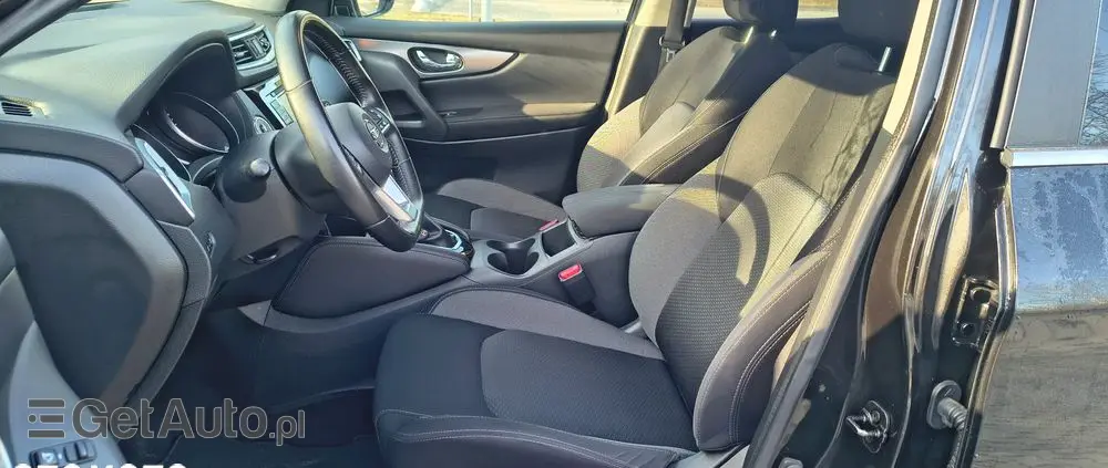 NISSAN Qashqai 1.2 DIG-T N-Connecta Xtronic