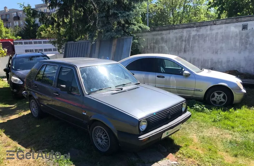 VOLKSWAGEN Golf 1.6 (75 KM)