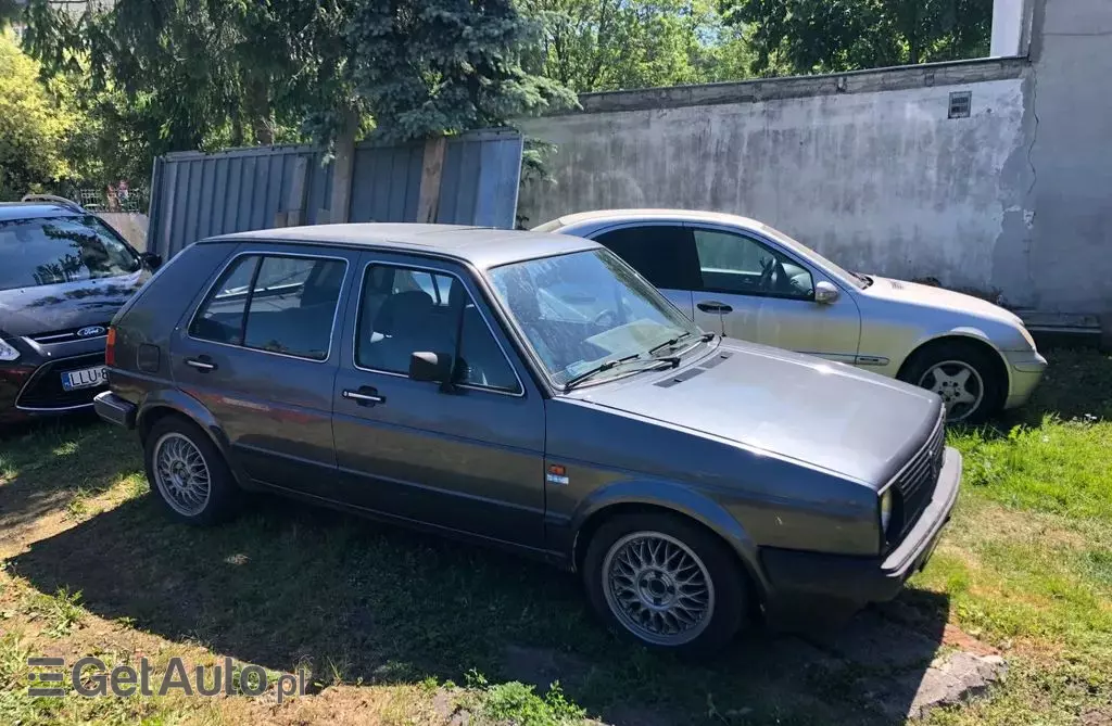 VOLKSWAGEN Golf 1.6 (75 KM)