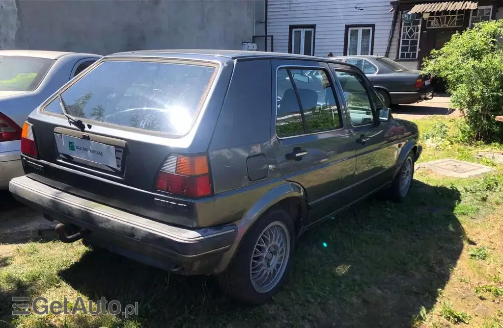 VOLKSWAGEN Golf 1.6 (75 KM)