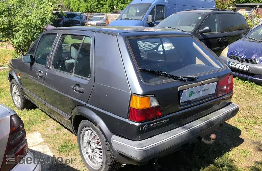 VOLKSWAGEN Golf 1.6 (75 KM)