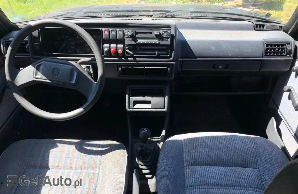 VOLKSWAGEN Golf 1.6 (75 KM)