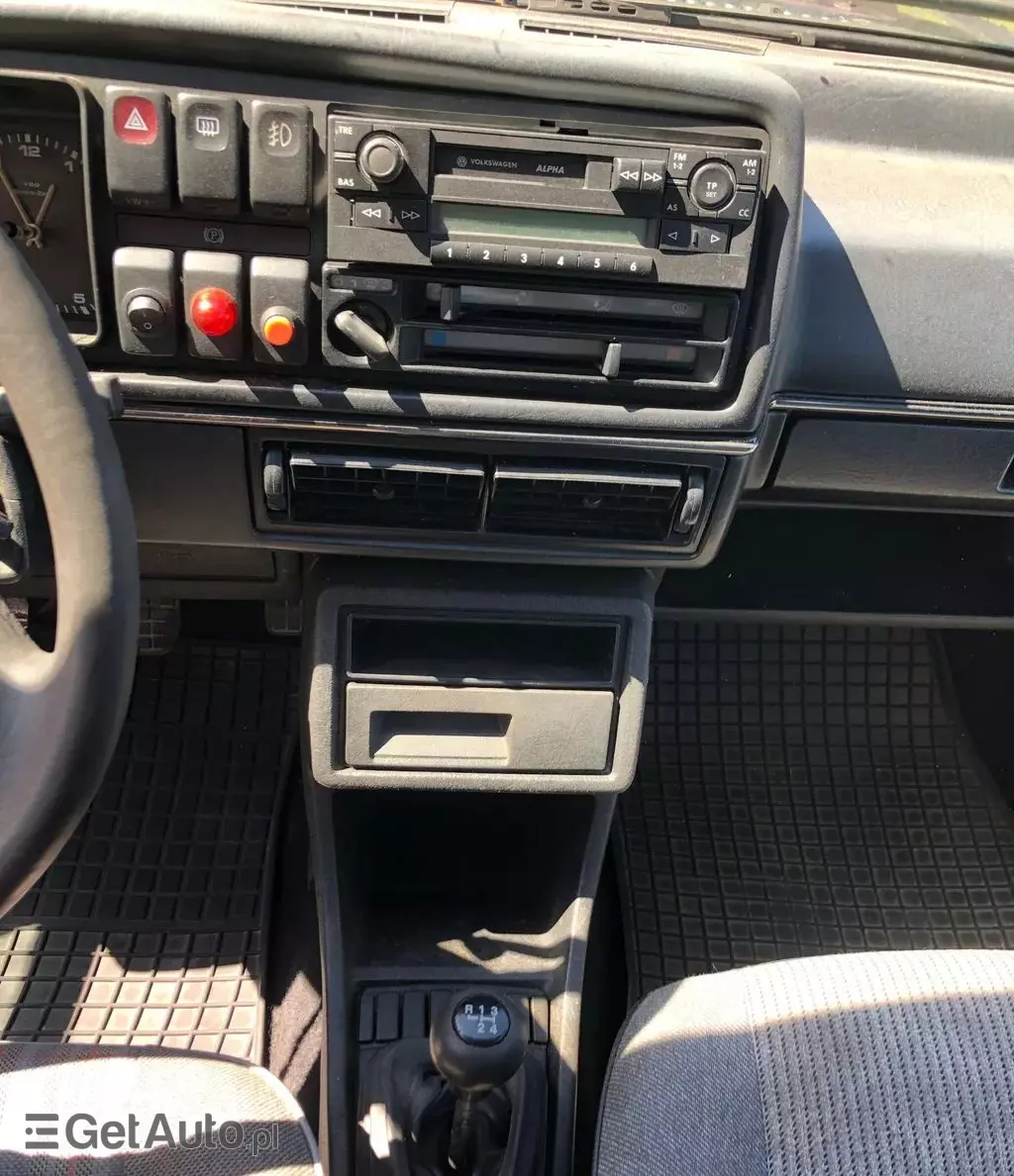 VOLKSWAGEN Golf 1.6 (75 KM)