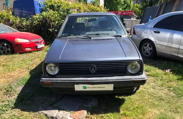 VOLKSWAGEN Golf 1.6 (75 KM)