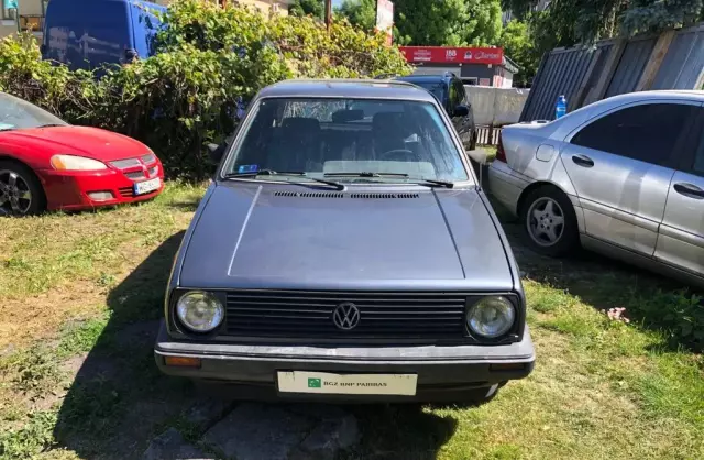 VOLKSWAGEN Golf 1.6 (75 KM)
