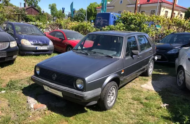 VOLKSWAGEN Golf 1.6 (75 KM)