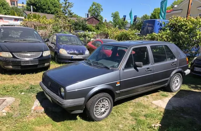 VOLKSWAGEN Golf 1.6 (75 KM)
