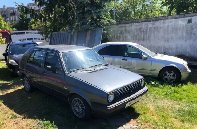 VOLKSWAGEN Golf 1.6 (75 KM)