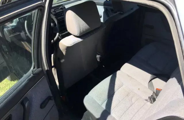 VOLKSWAGEN Golf 1.6 (75 KM)