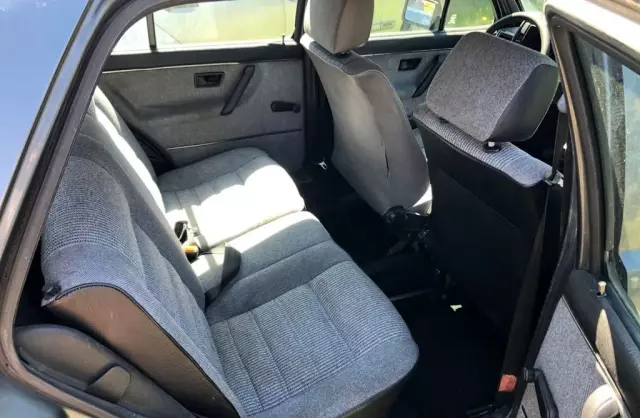 VOLKSWAGEN Golf 1.6 (75 KM)