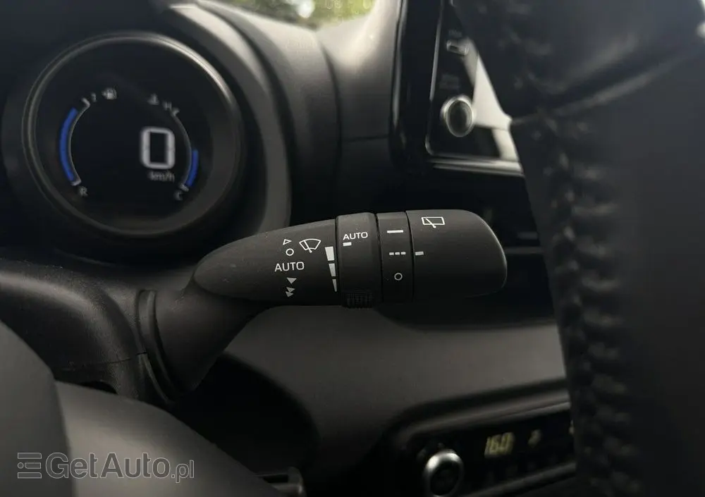 TOYOTA Yaris Hybrid 1.5 Comfort