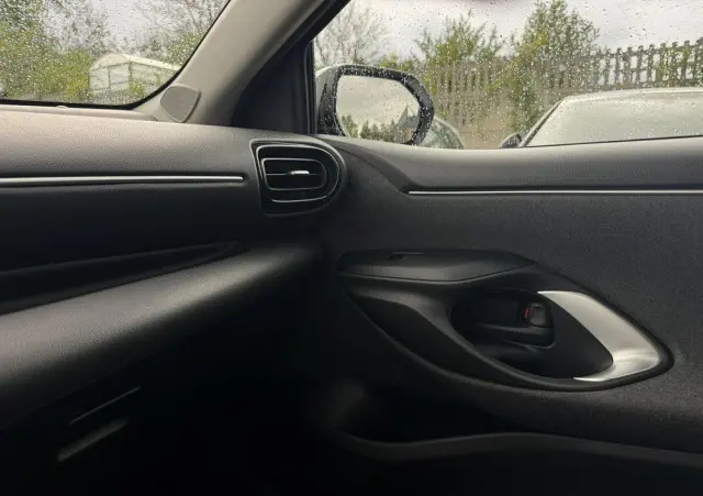 TOYOTA Yaris Hybrid 1.5 Comfort