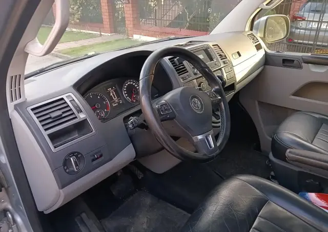 VOLKSWAGEN Transporter 