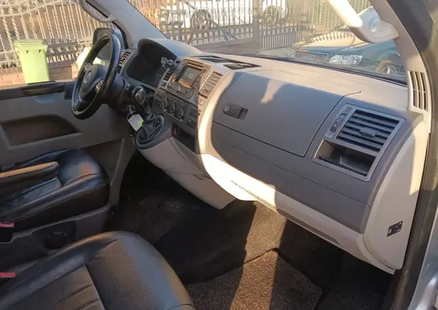 VOLKSWAGEN Transporter 