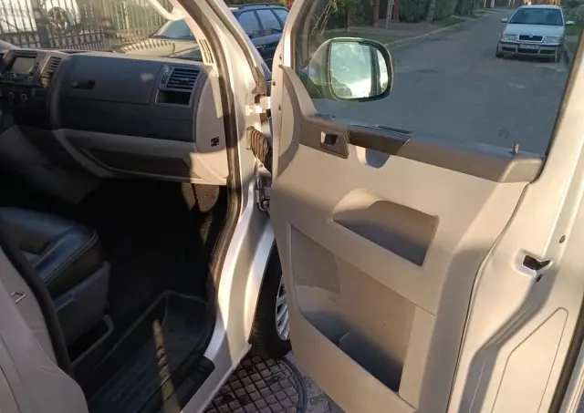 VOLKSWAGEN Transporter 