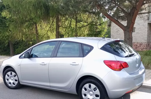 OPEL Astra 1.6 (115 KM) Automatic