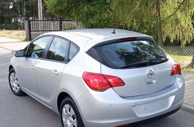 OPEL Astra 1.6 (115 KM) Automatic